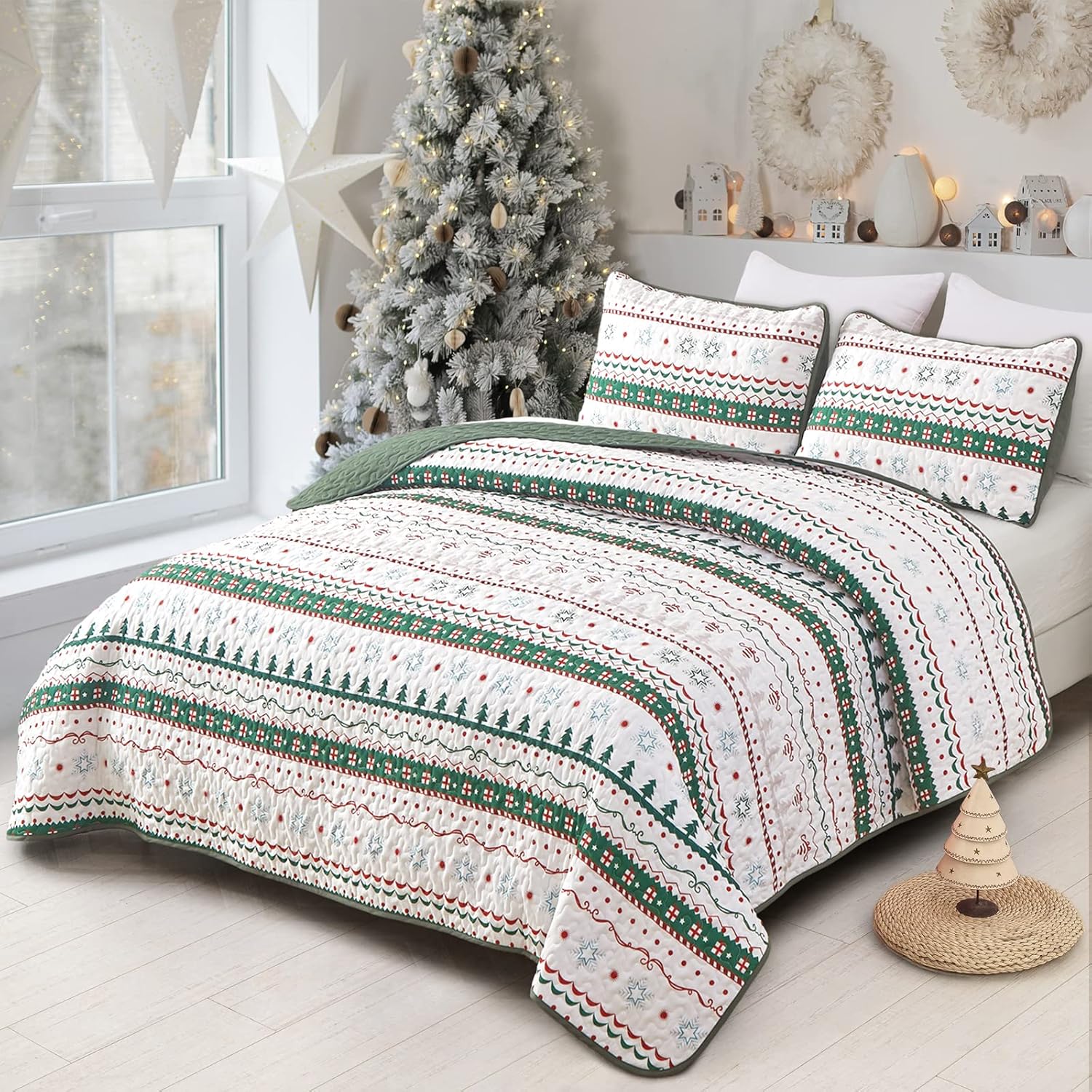 Cozy Christmas Eve Bedspread Set