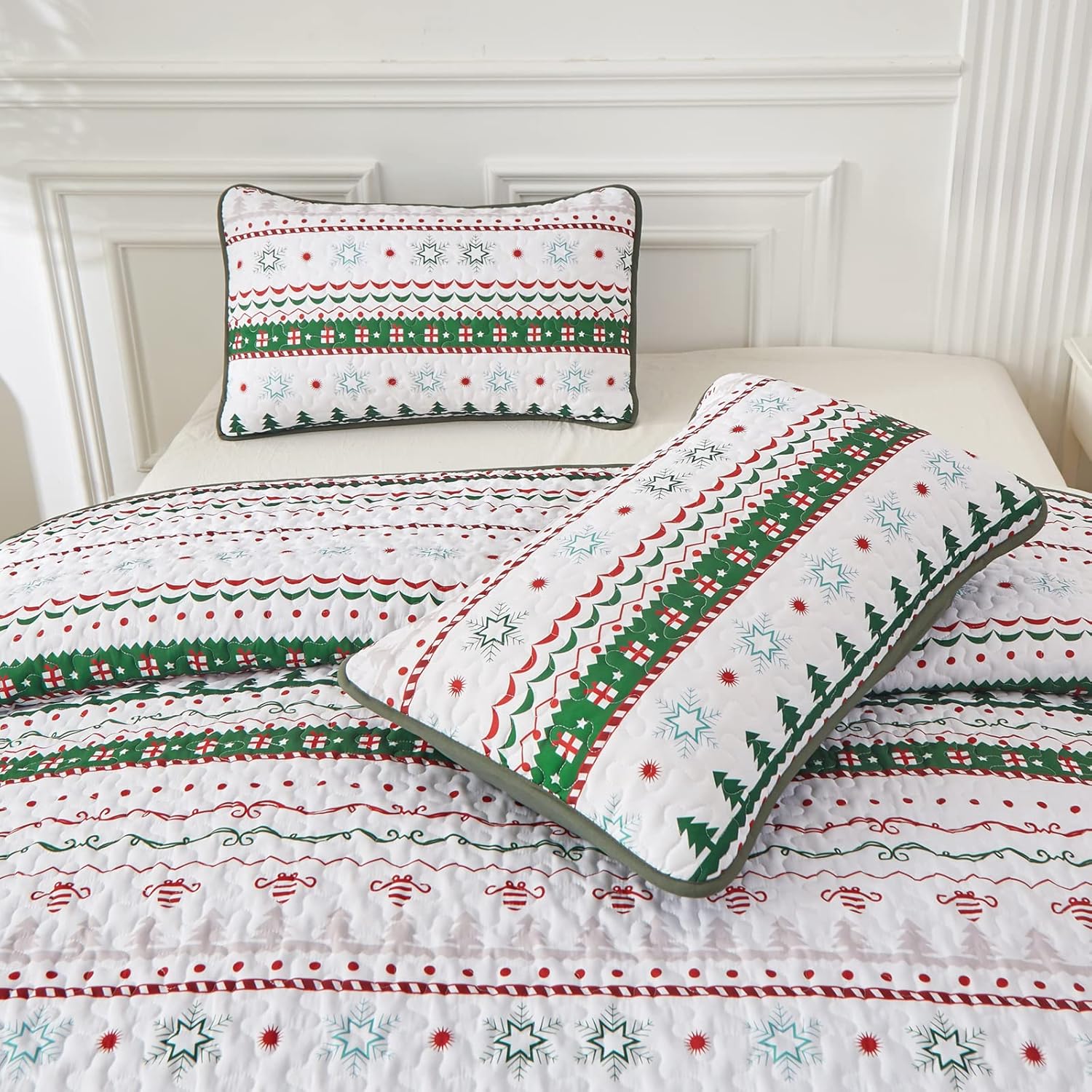 Cozy Christmas Eve Bedspread Set
