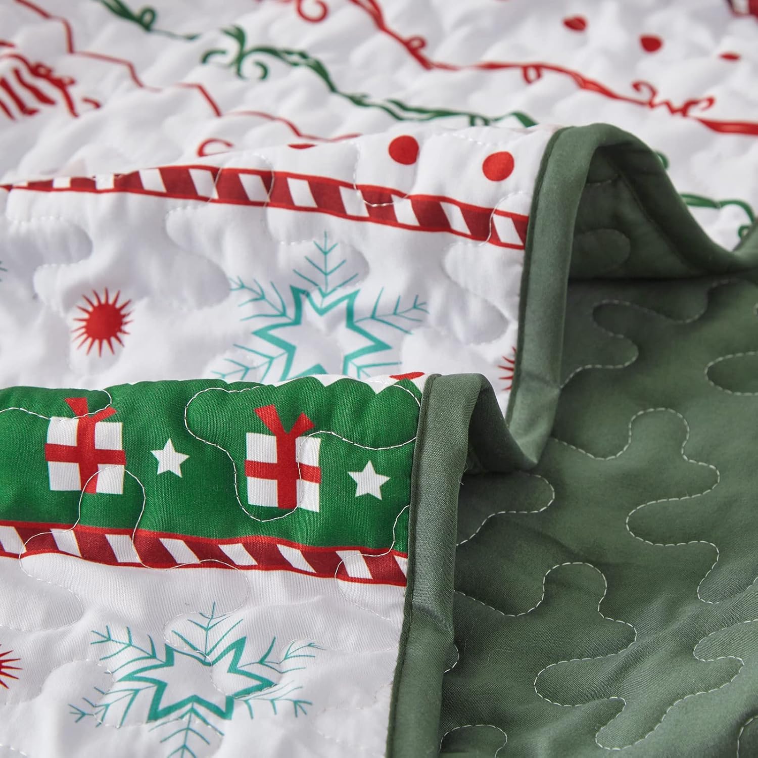Cozy Christmas Eve Bedspread Set