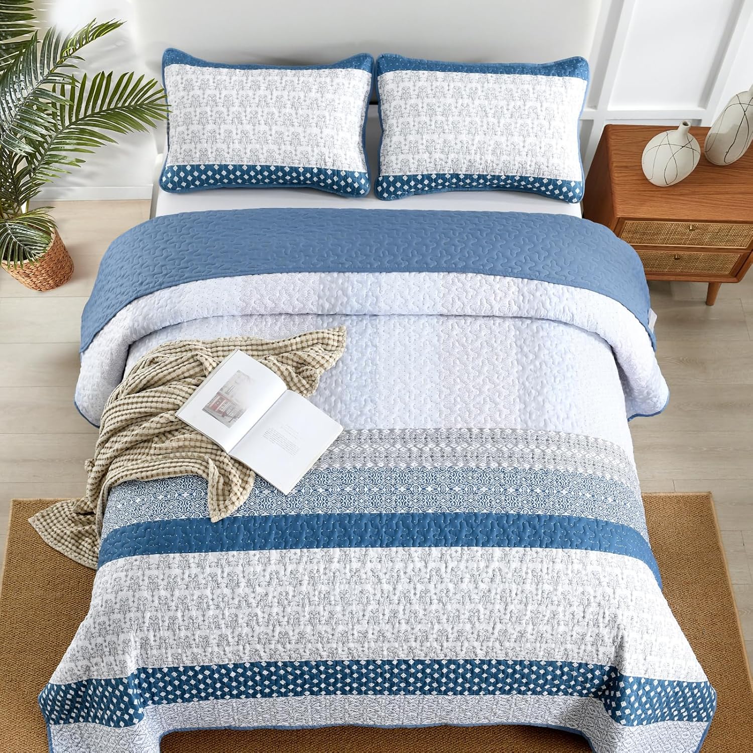 Dazzling Quilted bedspread and pillowcovers set: Add Sparkle to Your Space