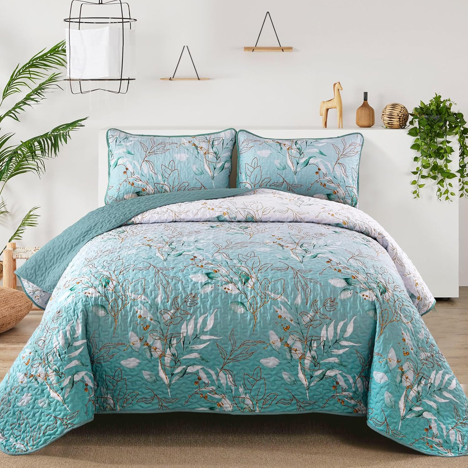 Radiating Quilted bedspread and pillowcovers set: Shine in Your Bedroom