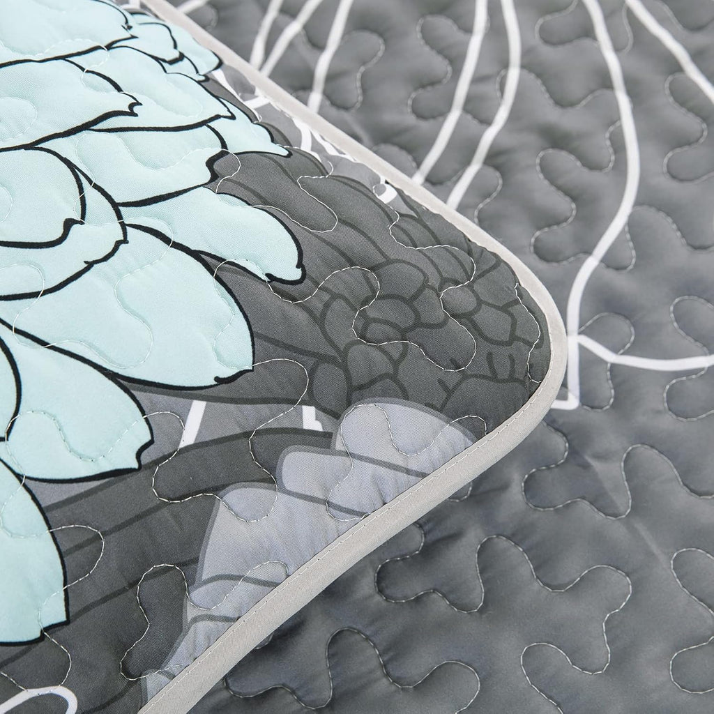 Opulent Quilted Coverlet and Pillowcases Set: The Ultimate in Bedroom Luxury