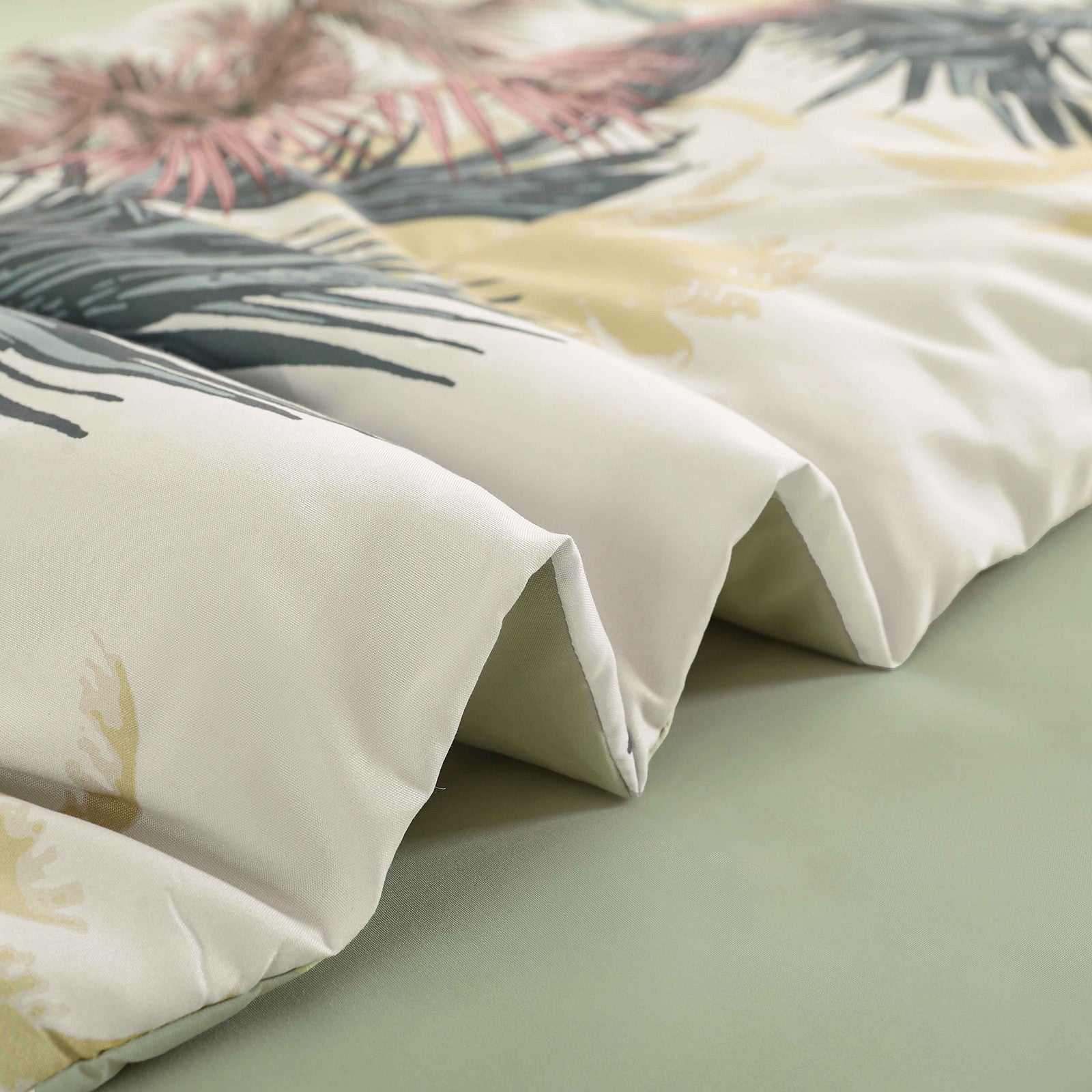 Soft Floral Leaf Comforter Set, Warm Quilted Bedding with Pillowcases