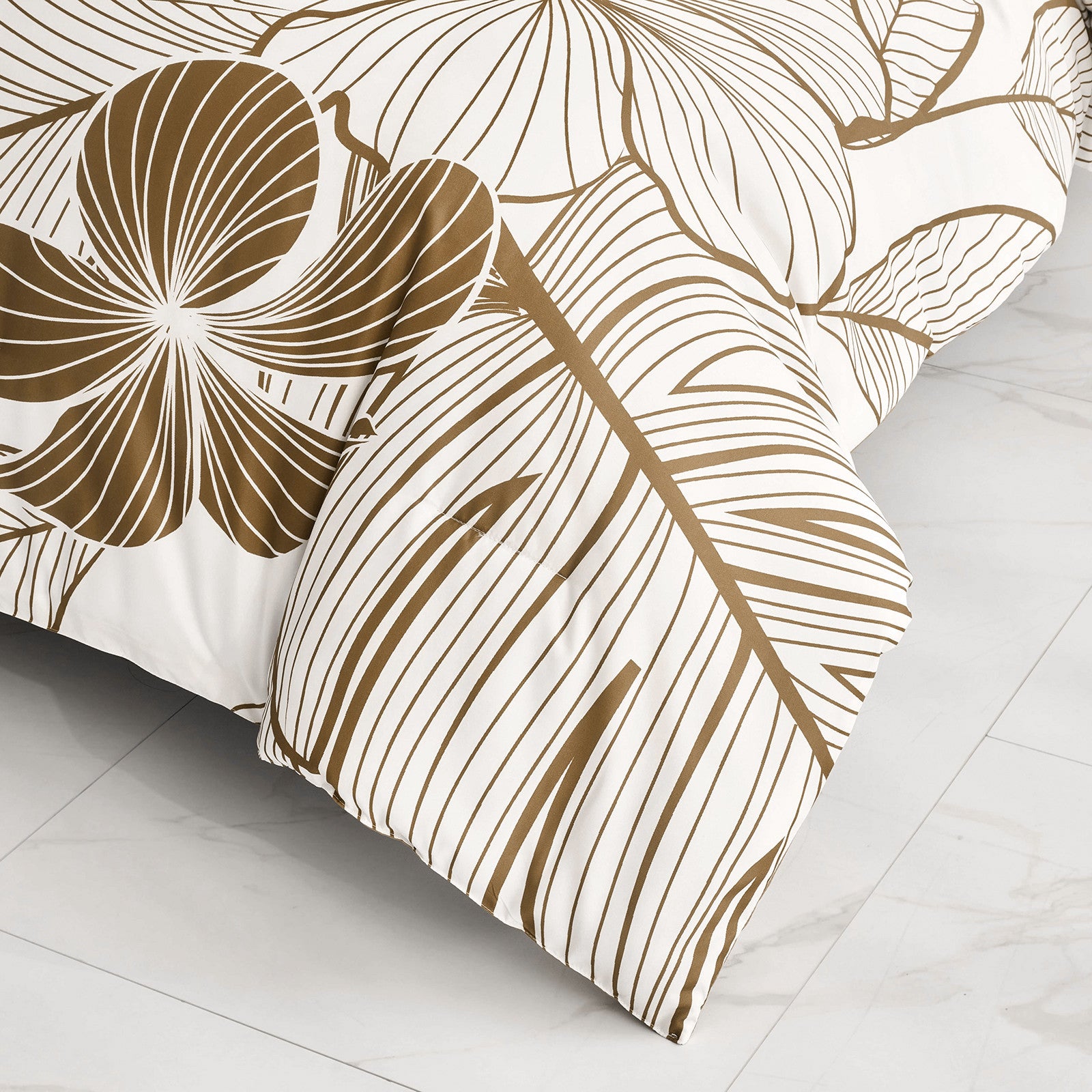 SOFT Floral Comforter Set, Plush Winter Bedding with Pillowcases