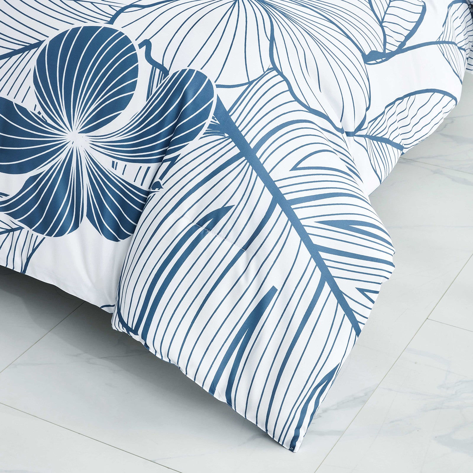 Warm Floral Comforter Set, Plush Winter Bedding with Pillowcases