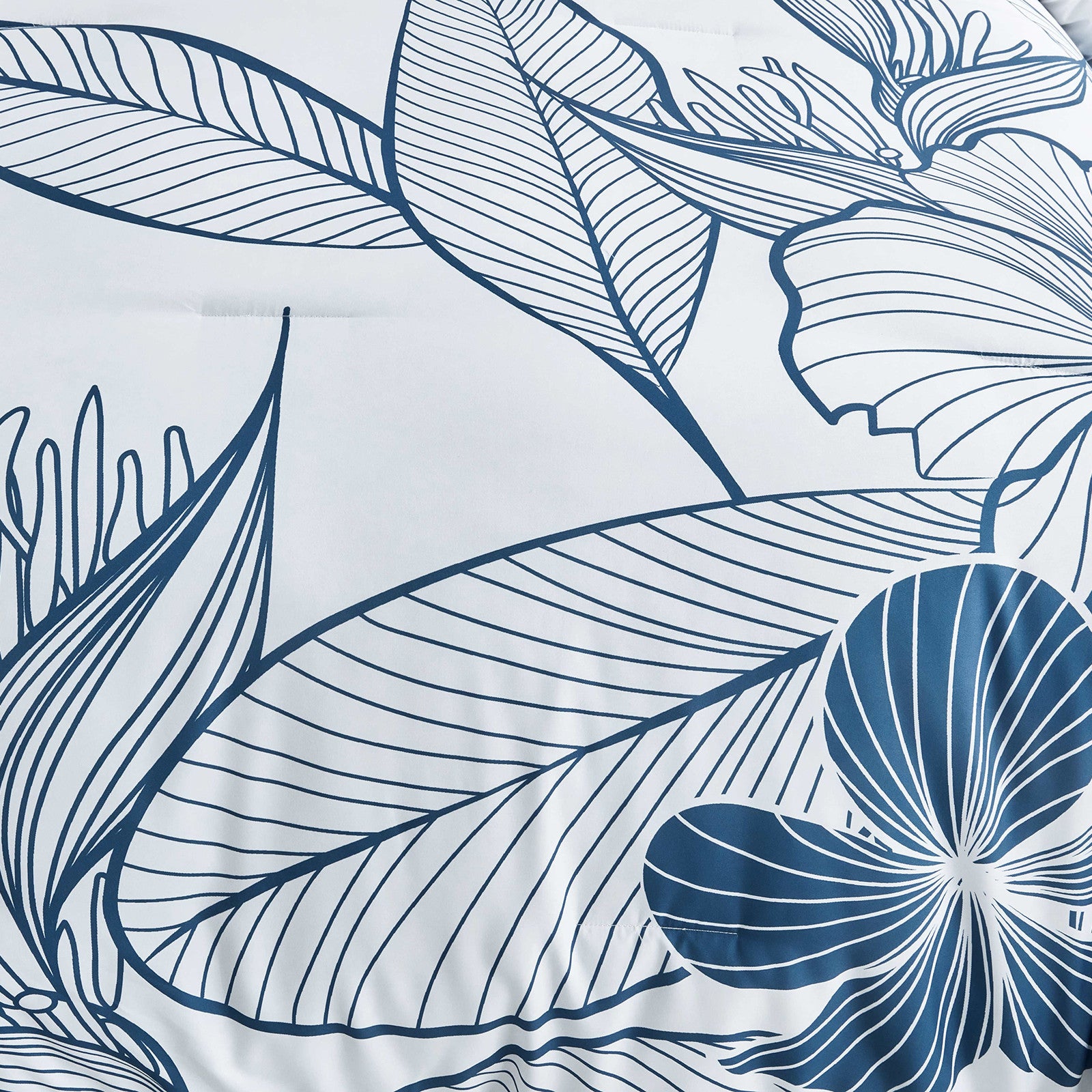 Warm Floral Comforter Set, Plush Winter Bedding with Pillowcases