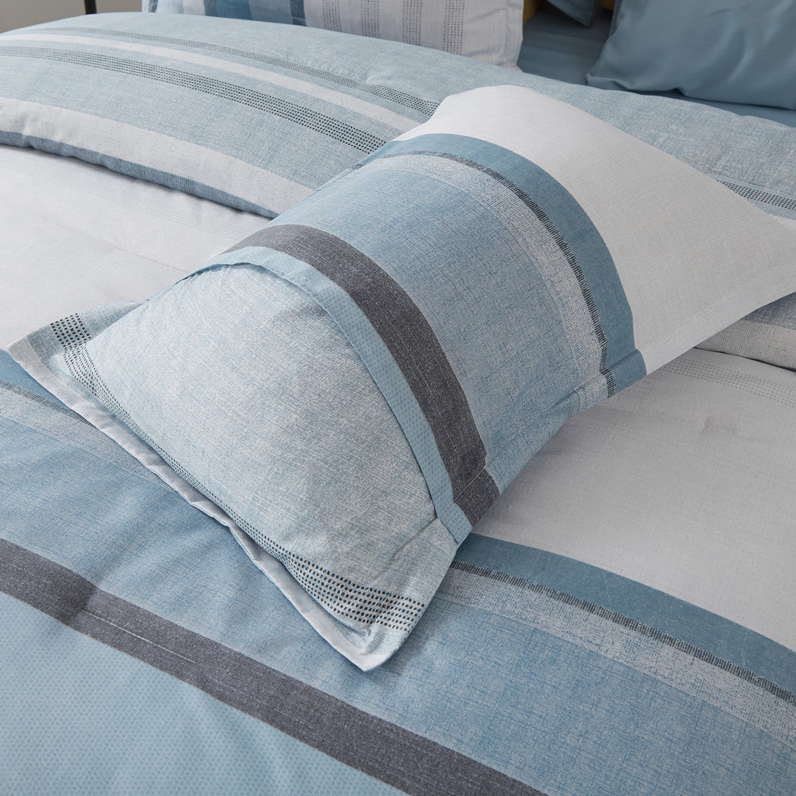 Floral Stripes Comforter Set, Stylish 3-Piece Bedding with Pillowcases