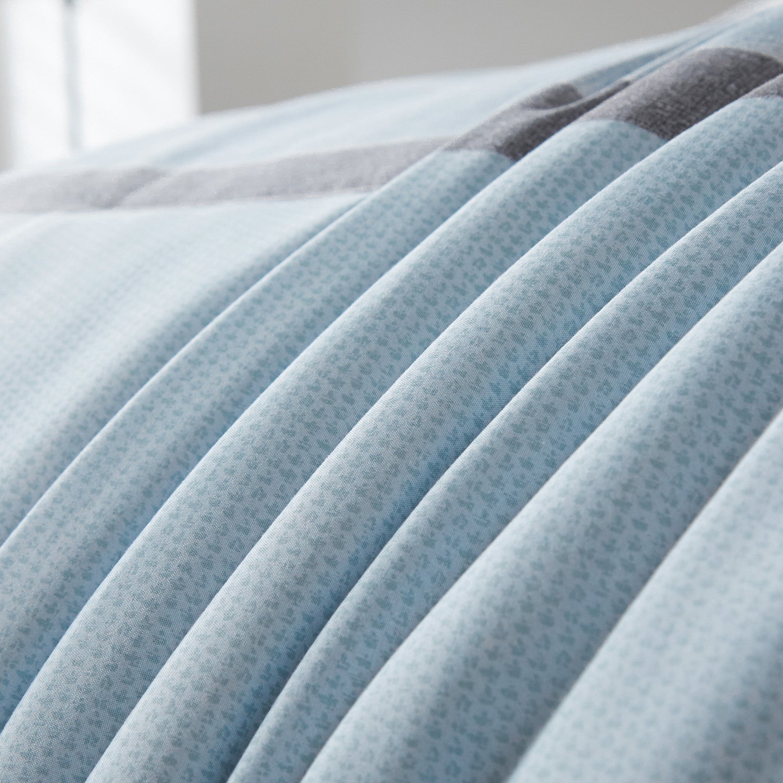 Floral Stripes Comforter Set, Stylish 3-Piece Bedding with Pillowcases