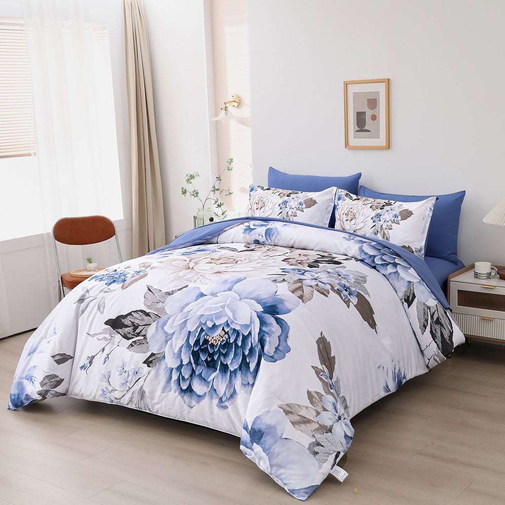 Plush Floral Comforter Set, Winter Quilted Bedding with Pillowcases