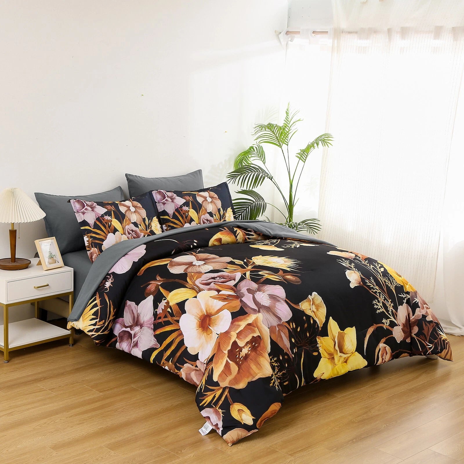 Soft Floral Leaf Comforter Set, Quilted Bedding with Pillowcases