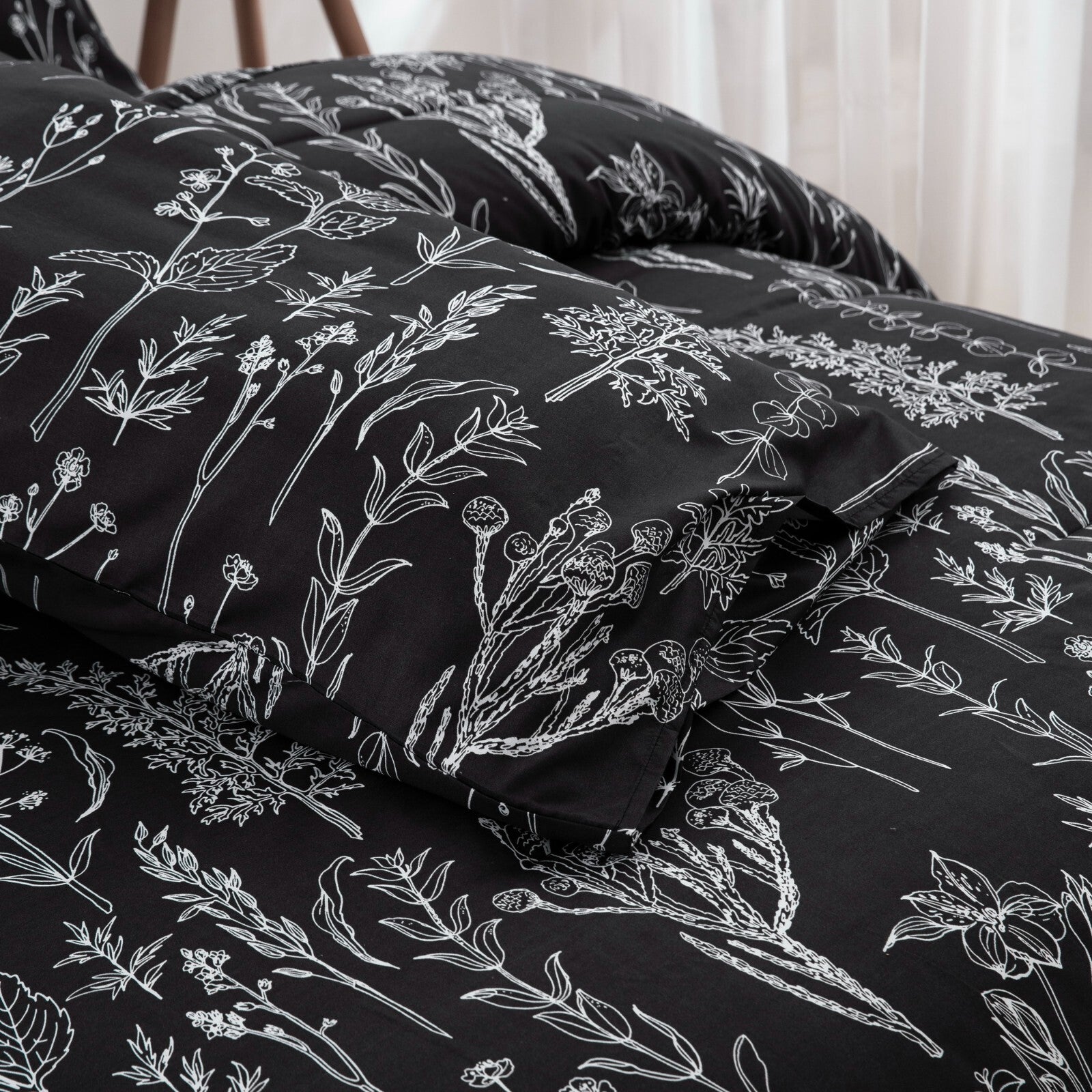 Floral Leaves Comforter Set, Microfiber Quilted Bedding with Pillowcase