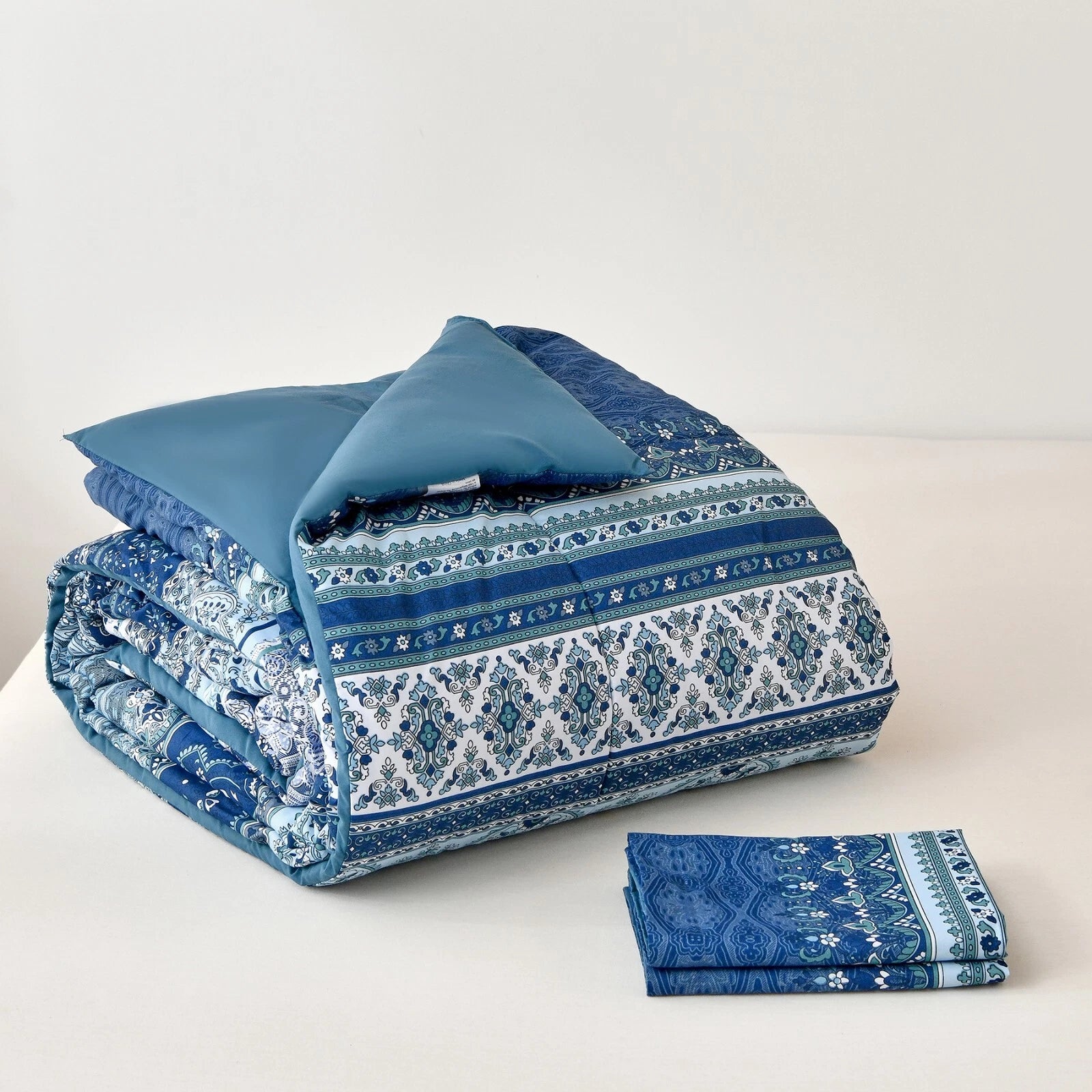 Boho Vibes blue Bedding Set - 3-Piece Comforter & Pillow Covers