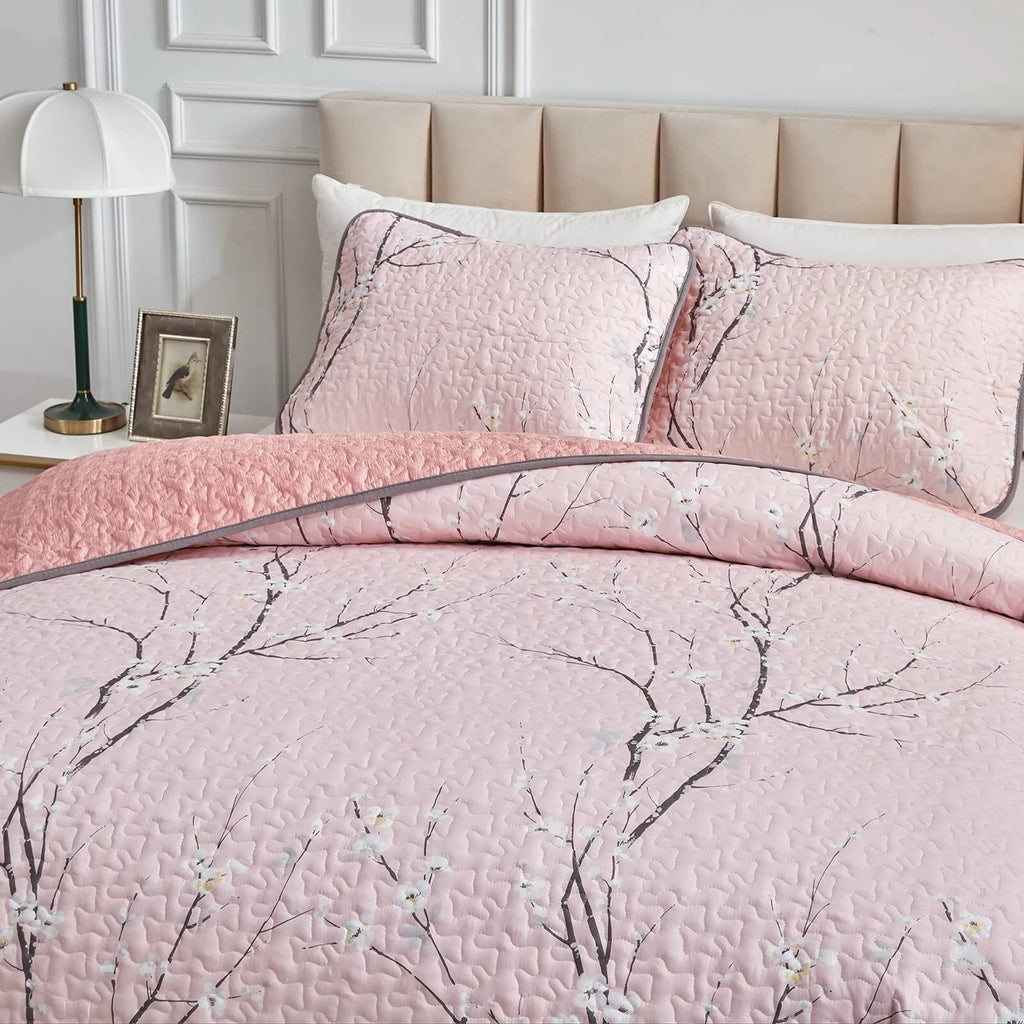 Versatile Quilted Coverlet and Pillowcases Set: Adapts to Every Season