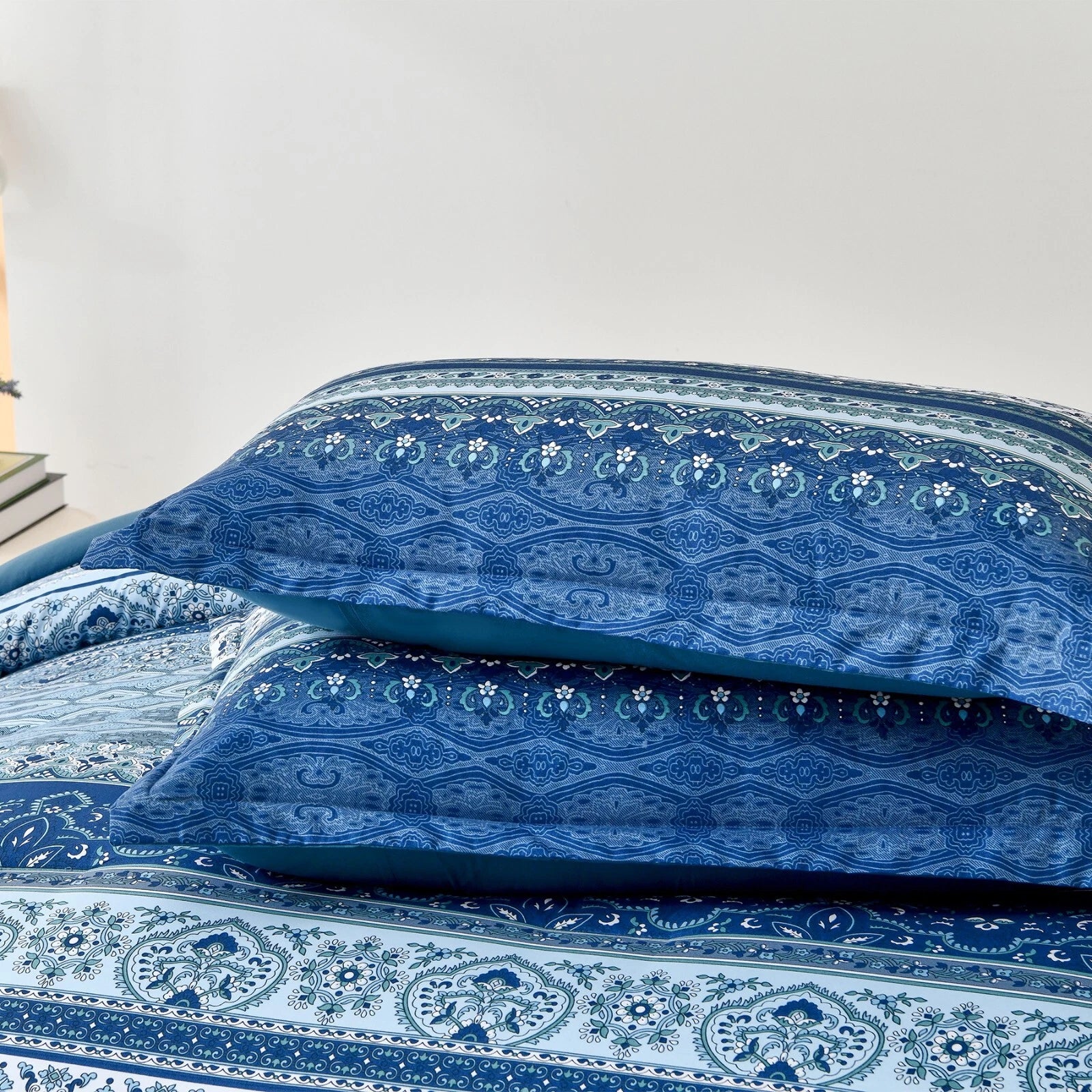 Boho Vibes blue Bedding Set - 3-Piece Comforter & Pillow Covers