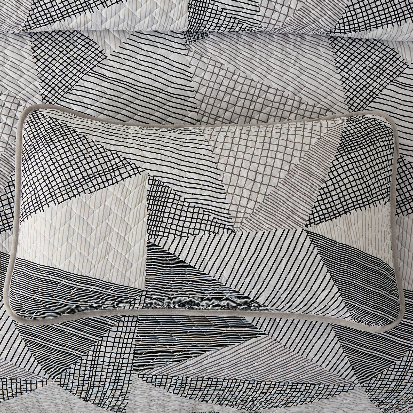 Charming urban pattern 3 Pc Bedspread & Pillow Cover Set