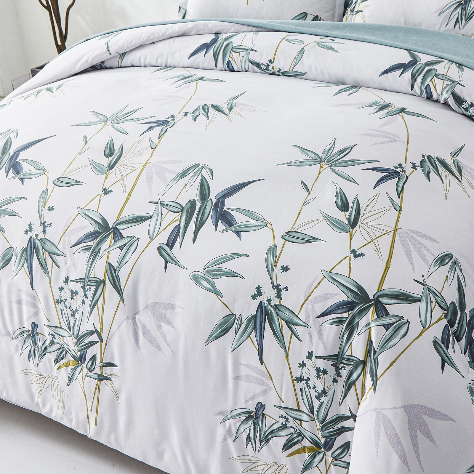 Floral Leaves Comforter Set, Quilted Bedding with Pillowcases