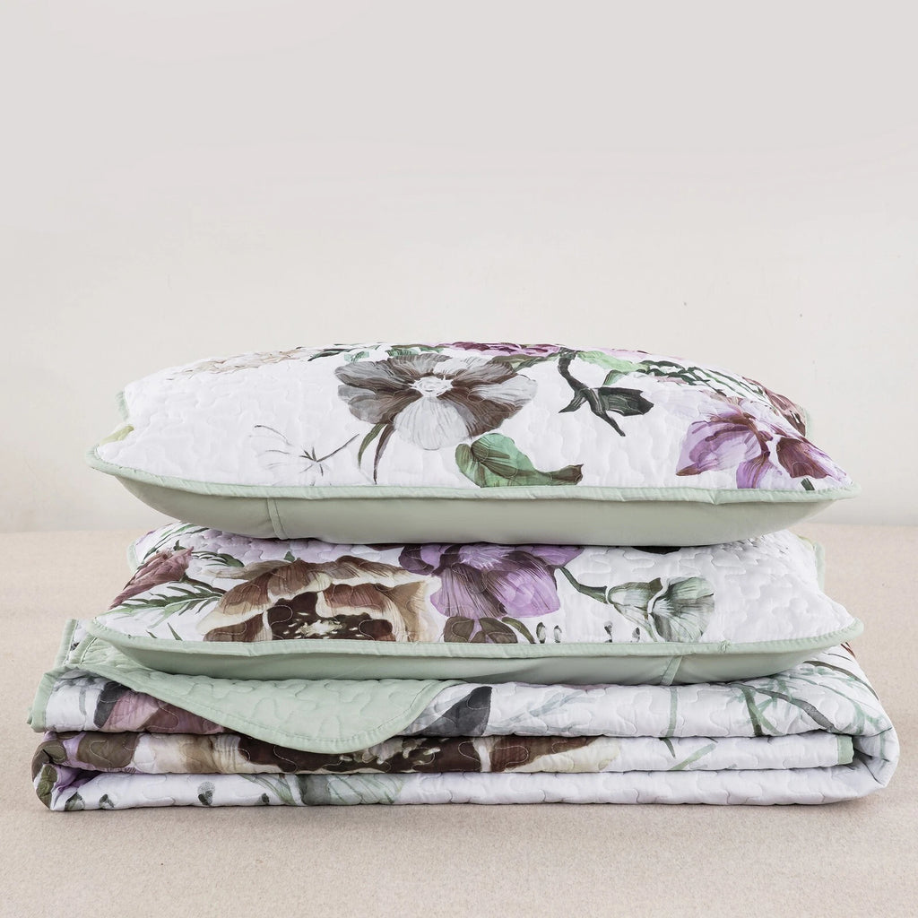 Deluxe Quilted Bedspread and Pillowcases Set: Infuse Your Bedroom with Style