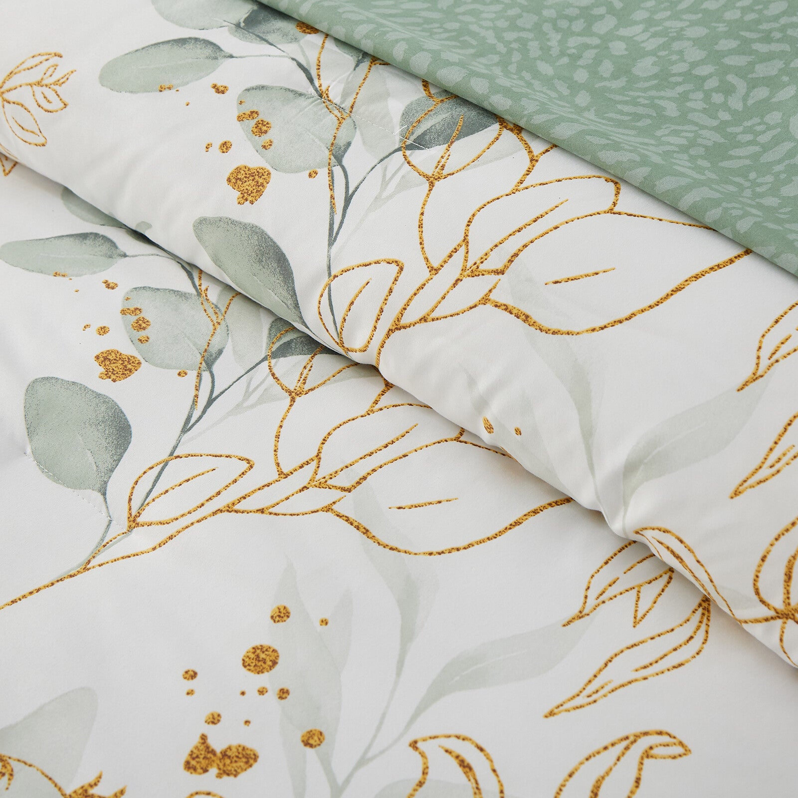 Soft Leaves Comforter Set, Plush Quilted Bedding with Pillowcases