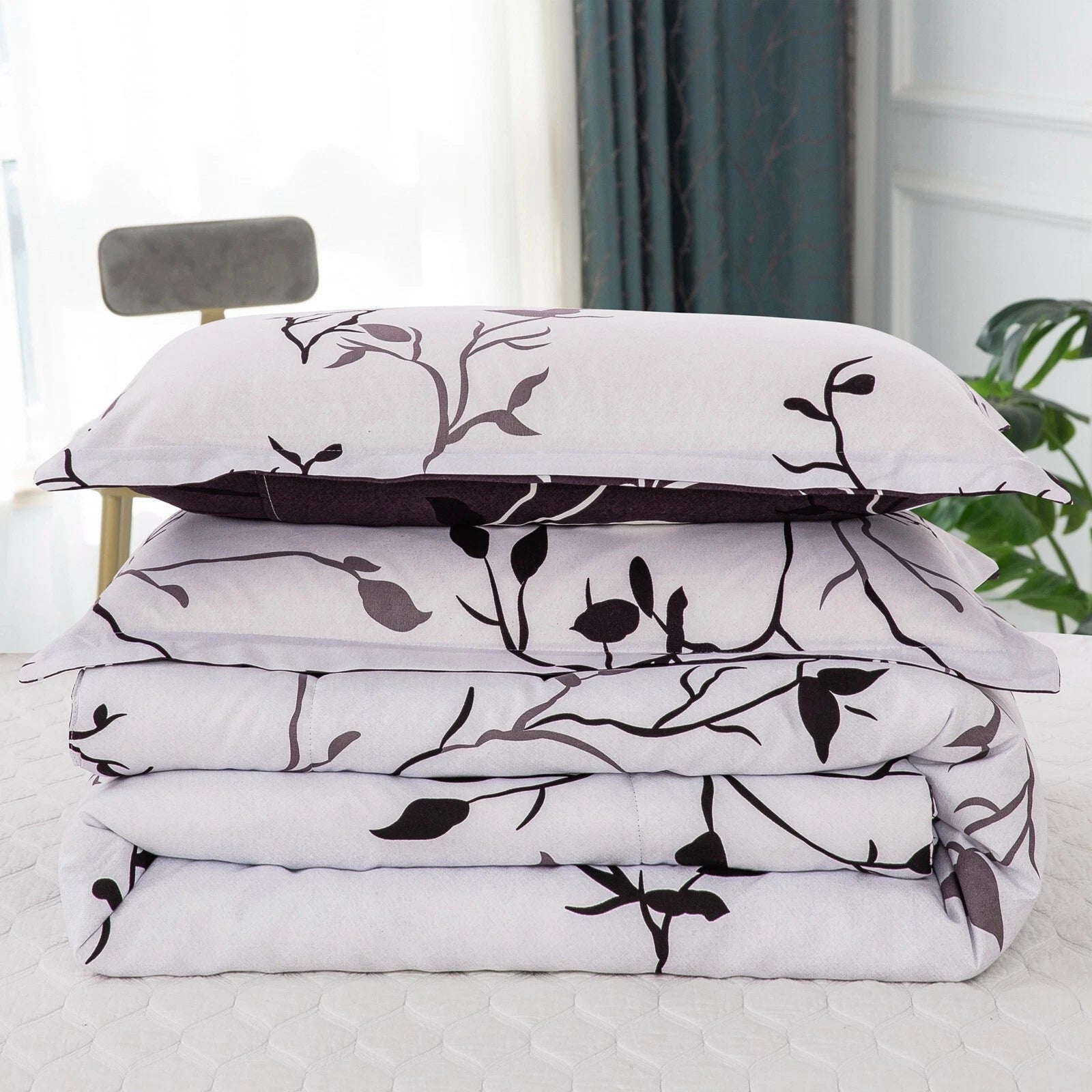 Dreamy Nights Marbled leaf Quilted Comforter Set - Soft 3-Piece Look