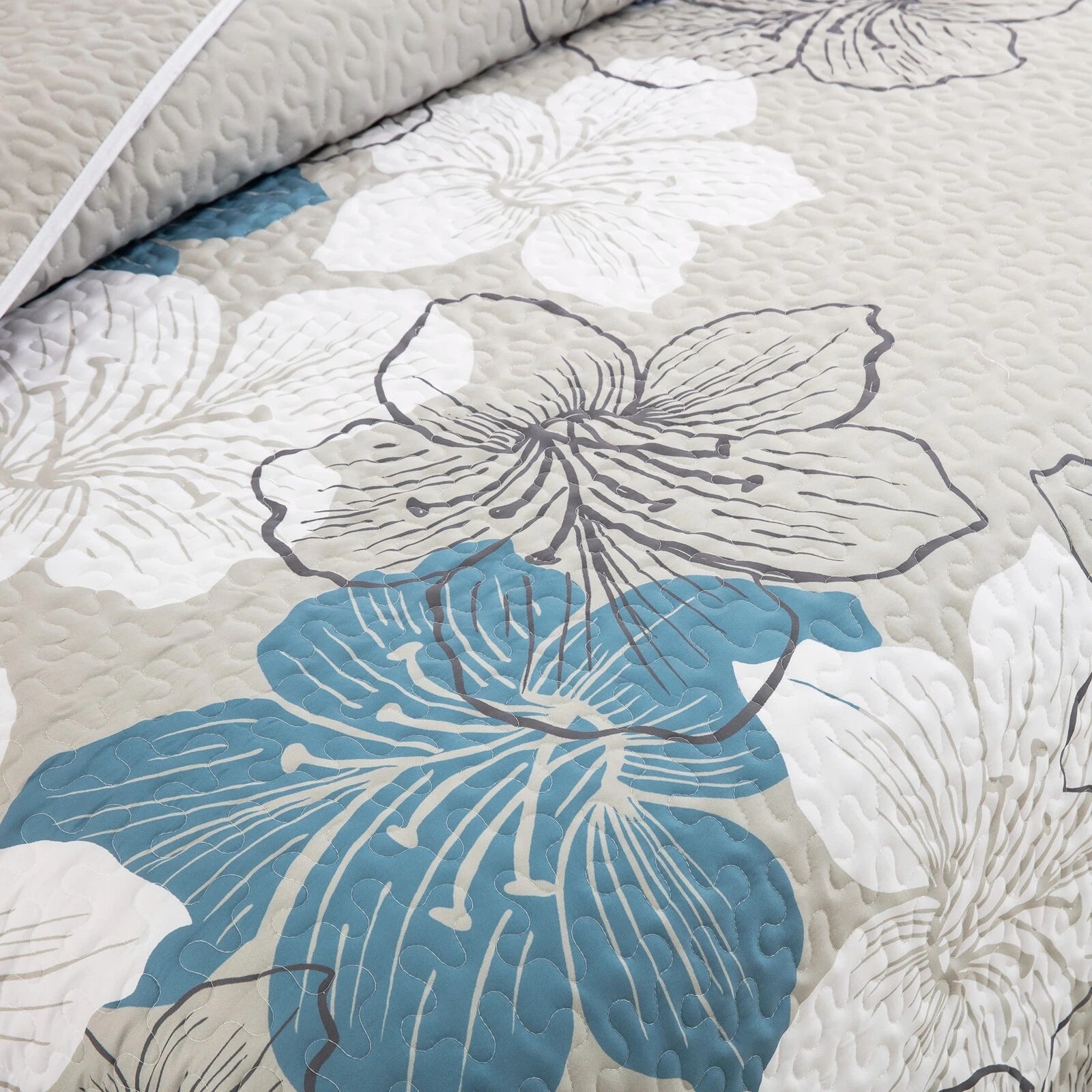 Intricate Quilted Coverlet and Pillowcases Set: Artistry in Every Stitch