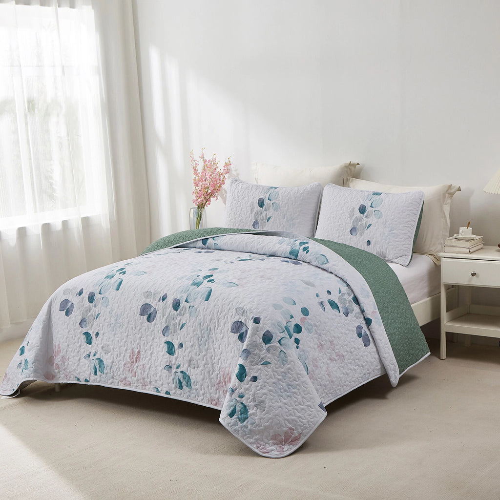 Refreshing Quilted bedspread and pillowcovers set: Cool and Inviting