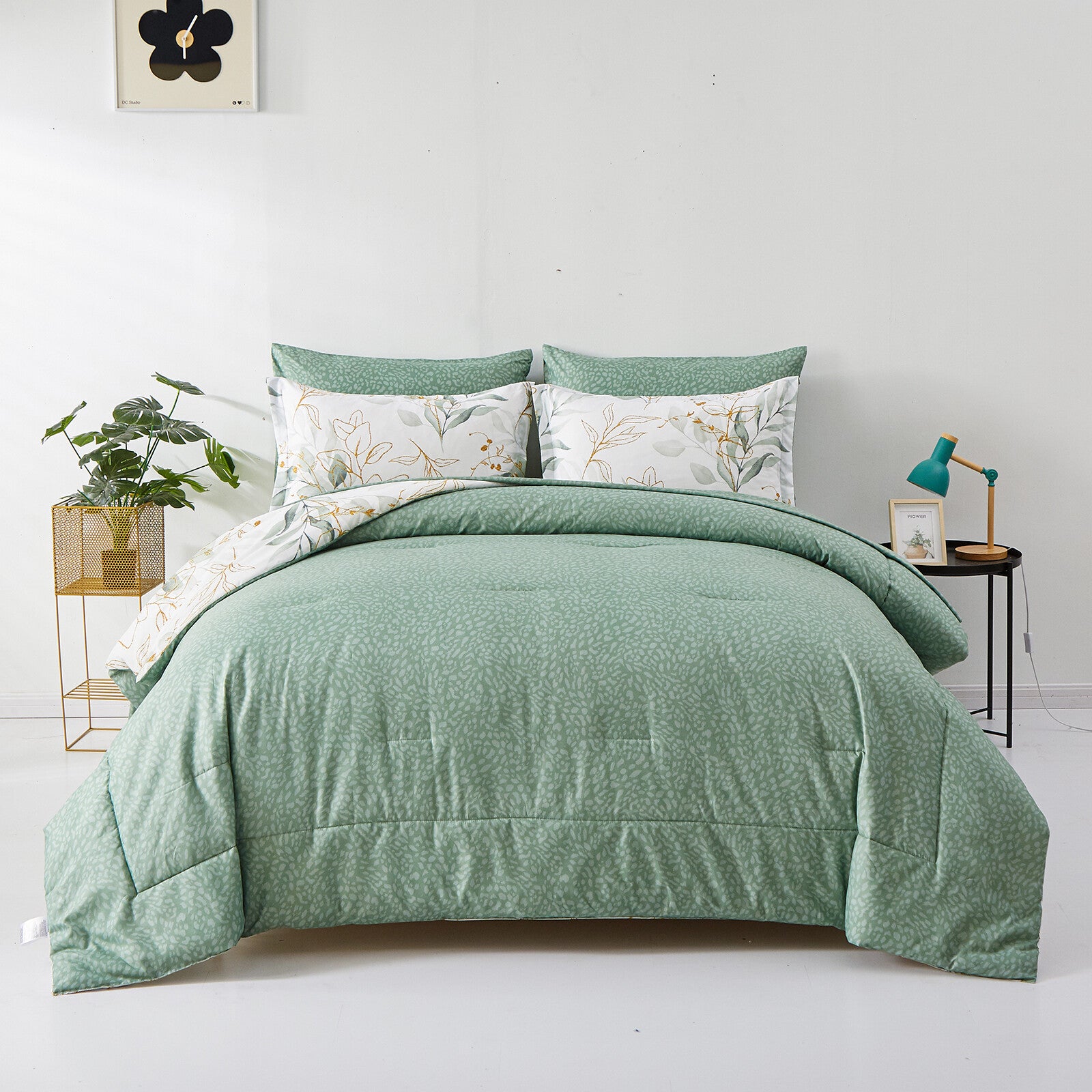 Soft Leaves Comforter Set, Plush Quilted Bedding with Pillowcases