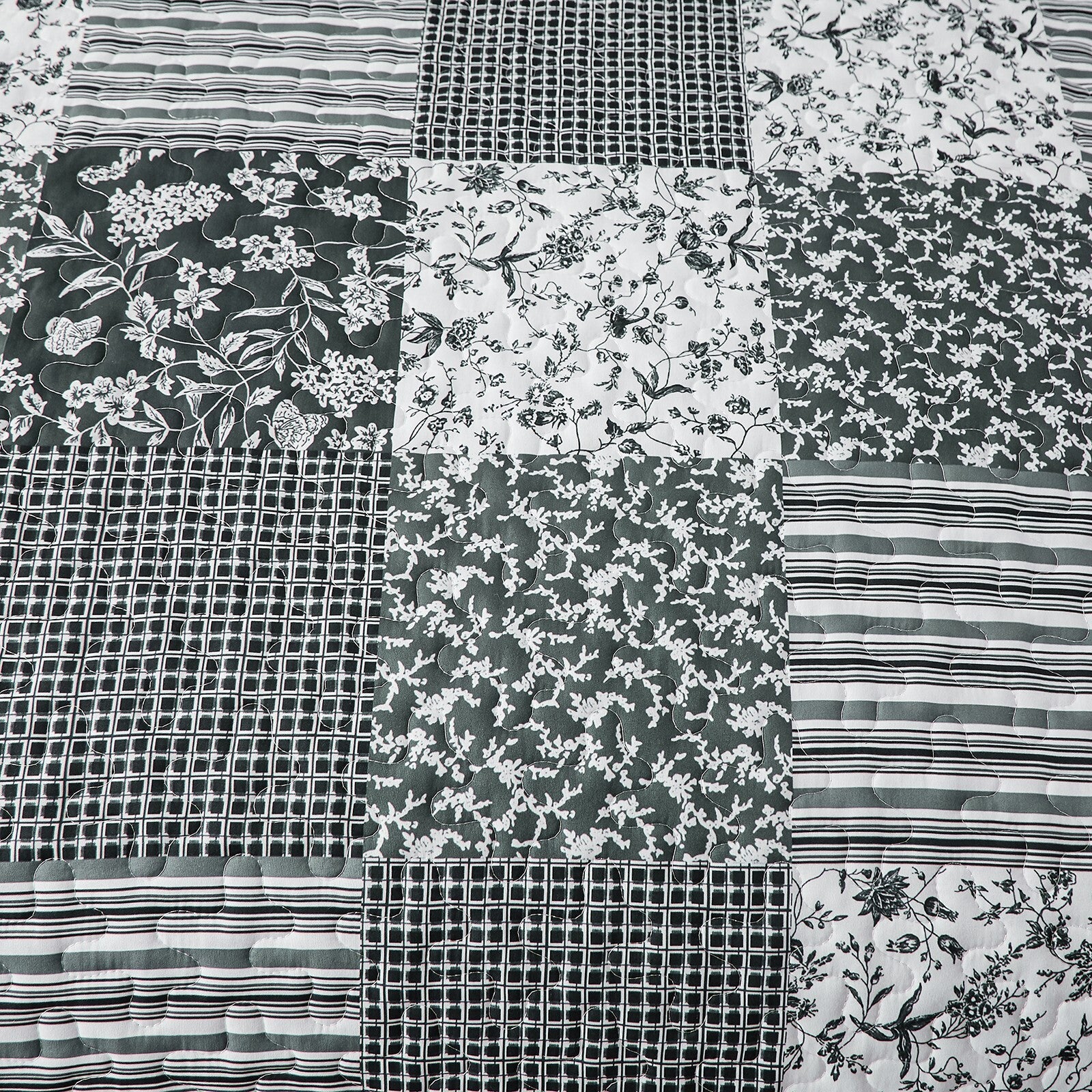 Lush Blush patch Floral 3 Pc Bedspread & Pillow Cover Set