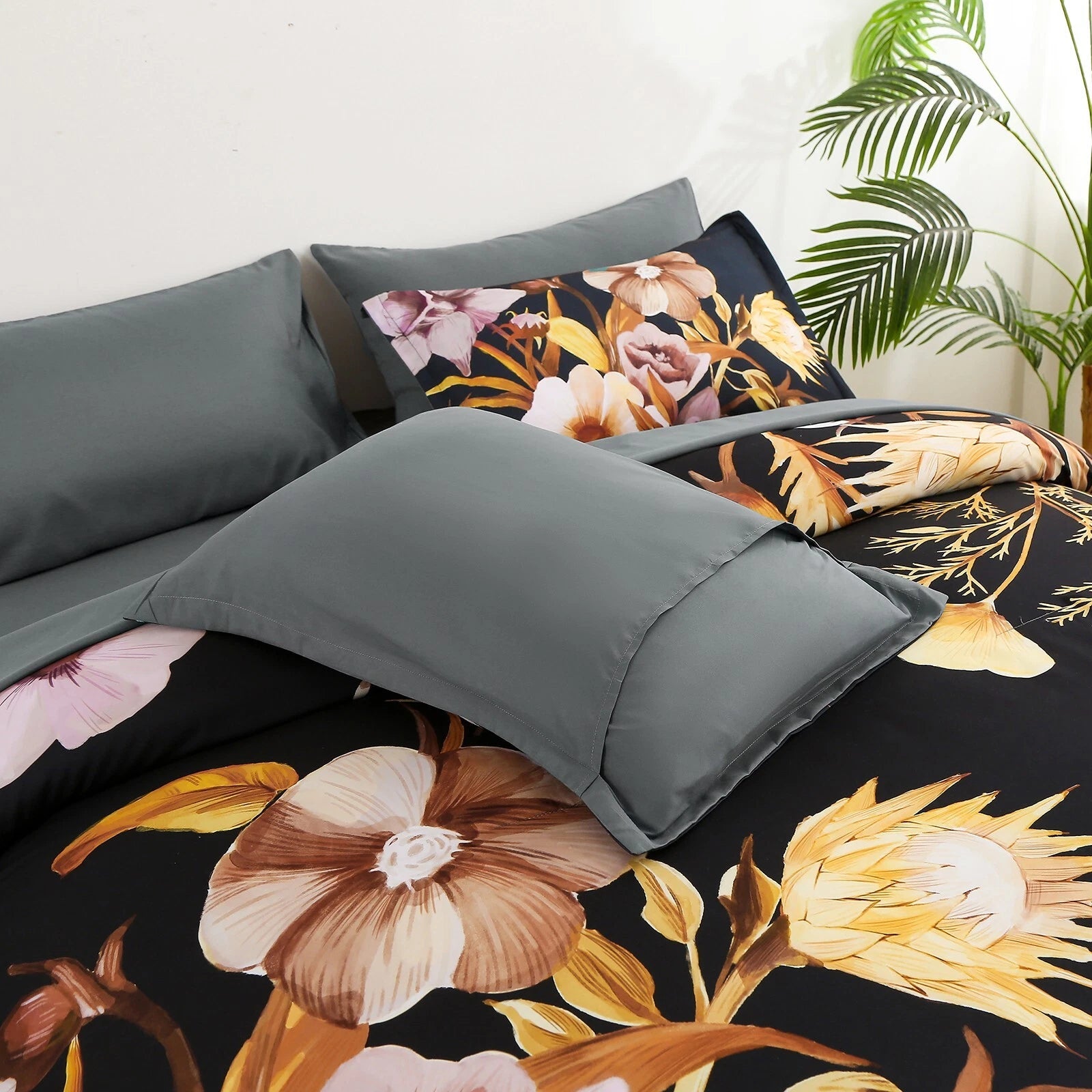 Soft Floral Leaf Comforter Set, Quilted Bedding with Pillowcases
